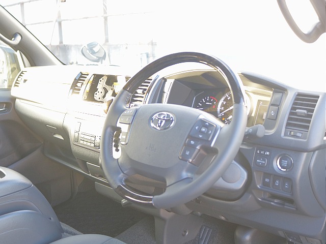 運転席周りもダークプライムⅡ専用の内装になっております！！高級感もありかっこよさがアップ♪