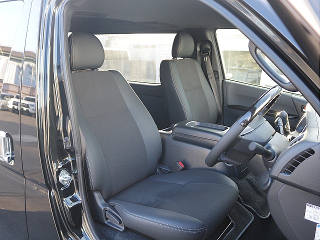 ダークプライムⅡ専用のハーフレザーシート付きでコンディションもグッドです！！