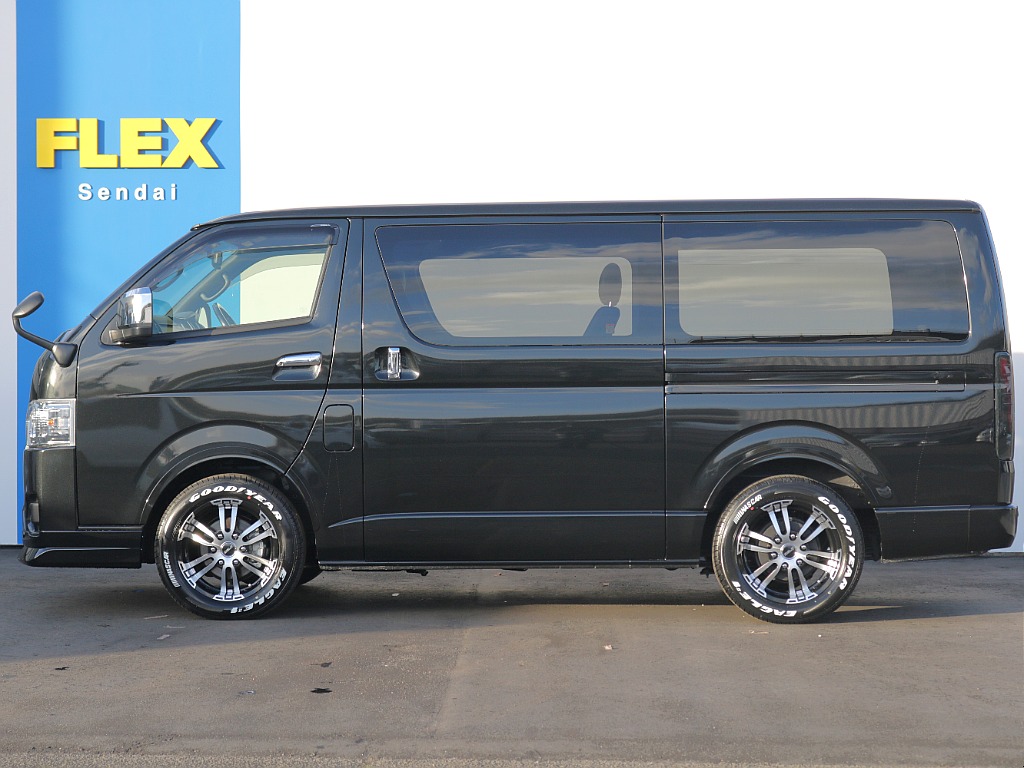 大変便利な両側パワースライドドア付き！！乗り降りや荷物の出し入れも楽々できちゃいます♪