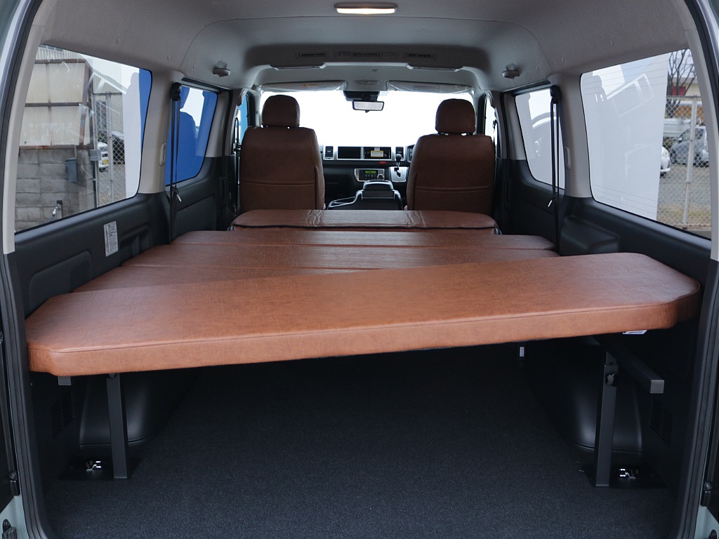 タイプⅡベットキットが搭載！！ワイドならではの広々空間で車中泊やアウトドアにお使いいただけます！！