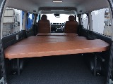 タイプⅡベットキットが搭載！！ワイドならではの広々空間で車中泊やアウトドアにお使いいただけます！！