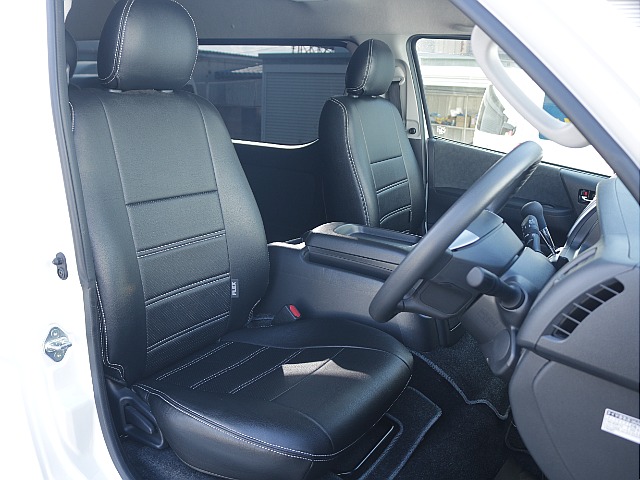 オリジナルシートカバー装着済み！！シートカバーは一つに統一されておりお洒落な内装になっております♪