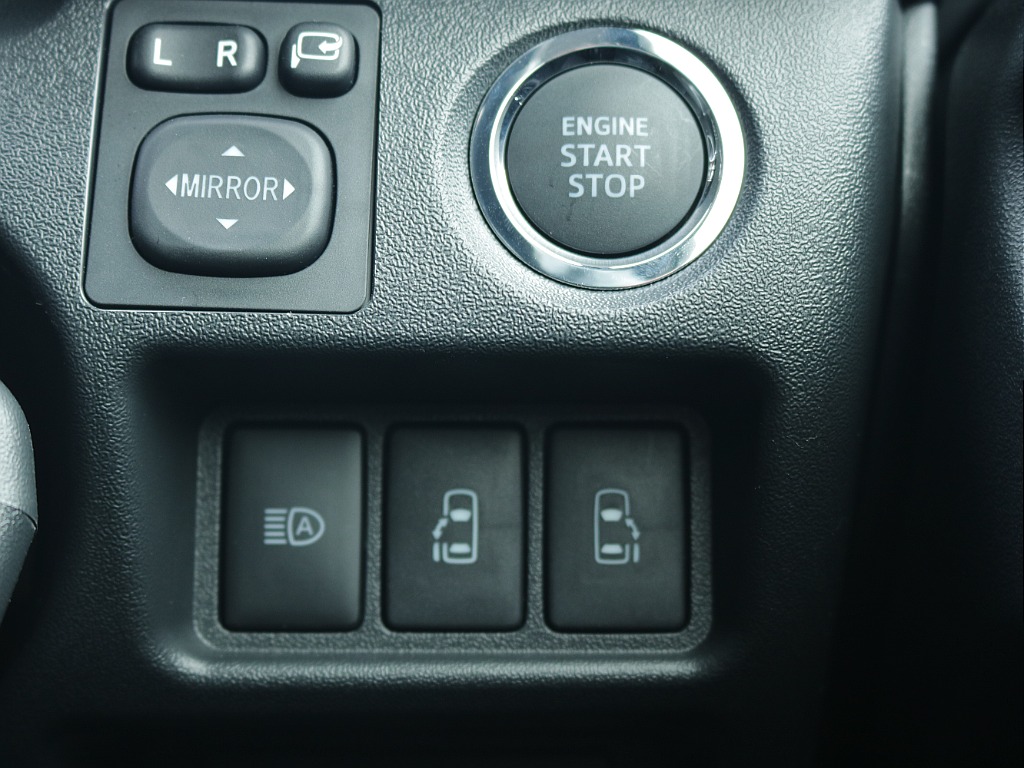 プッシュスタート・ETC・デジタルインナーミラー・連動ドライブレコーダーなど嬉しい装備も充実しております！！