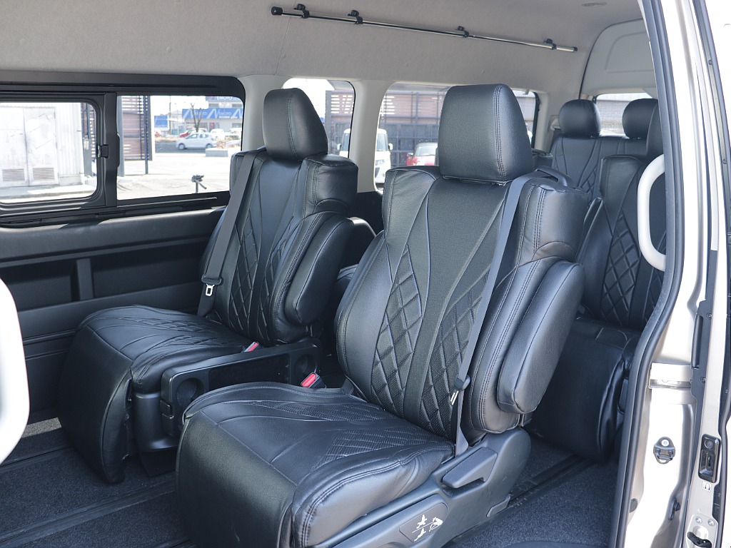 2列目以降もファインテック専用のシートカバー装着済み！！汚れや劣化の防止にもなりお手入れも楽々できちゃいます♪