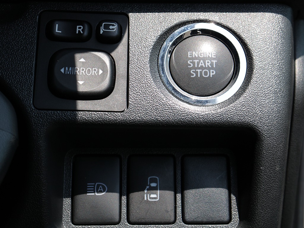 プッシュスタート・前後ドラレコなど運転で必要な装備が充実しております♪