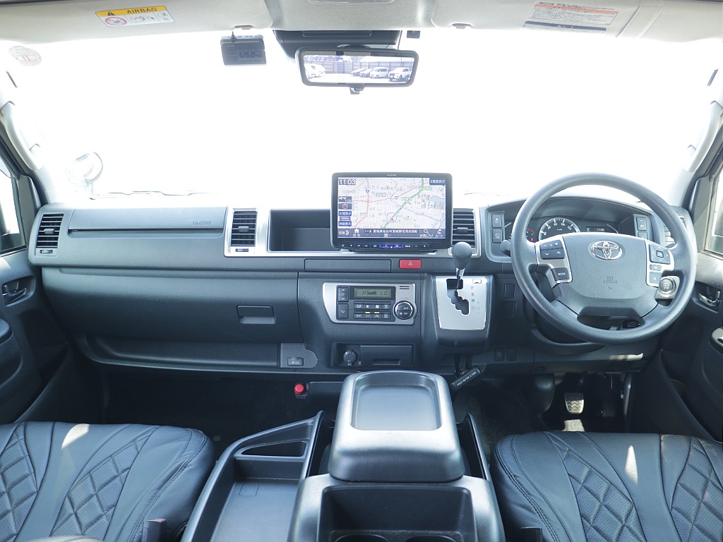 グランドキャビンならではの広々とした運転席・助手席周り！！快適性もバッチリ確保されております♪