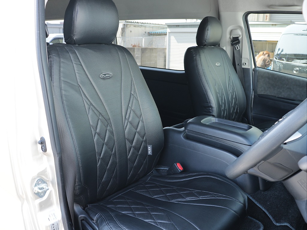 ファインテック専用のシートカバー付きで統一され豪華な内装になっております♪