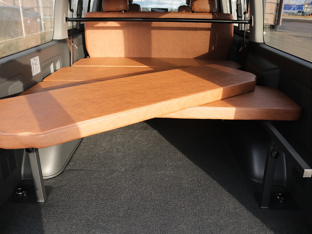 ベットは取り外しもできるので大きい荷物でも楽々載せられるラゲッチスペースも作り出せちゃいます♪