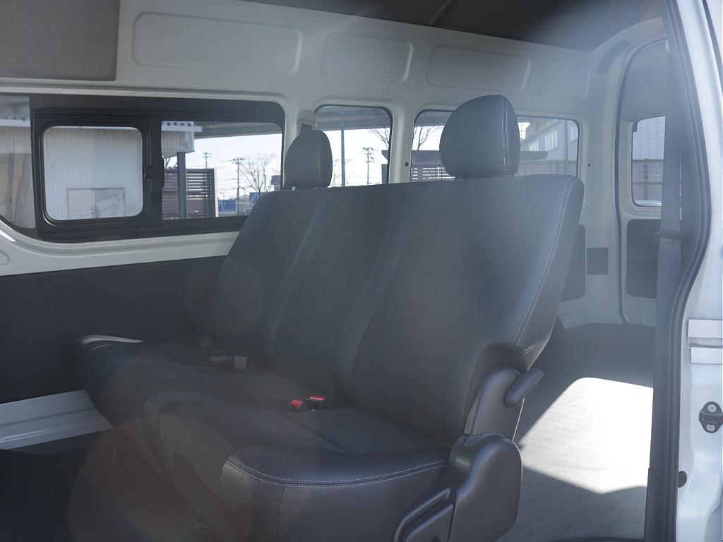 スーパーロングの２列目シートがスーパーGLシートに変更されておりますので座り心地も良くなっております♪