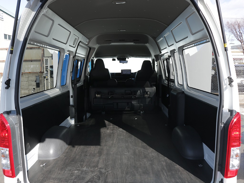 バイクなど運ぶのに大変なものなどでも楽々入るほどのラゲッチスペースになっております！！