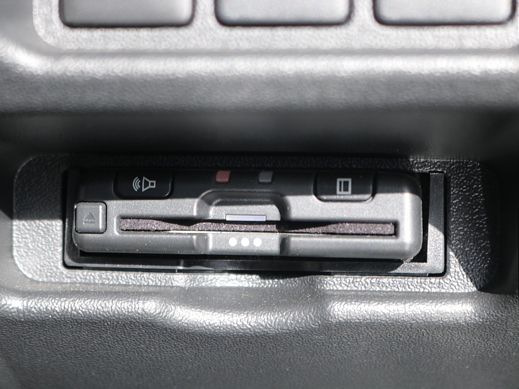 ETCやPVMなど運転の際役立つ装備がすでに充実している一台です♪