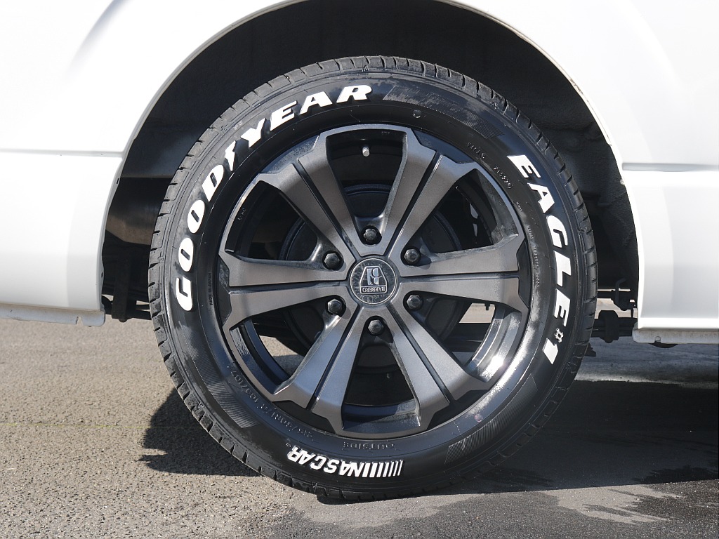 バルベロ　17インチAW＆グッドイヤーナスカータイヤ装着済み！！