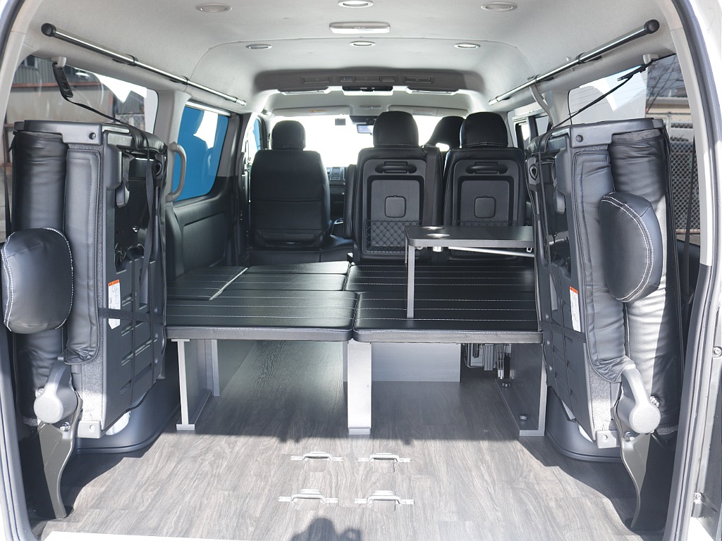 4列目シートは跳ね上げも可能になっております♪荷物も楽々載せられるラゲッチスペースも確保可能！！