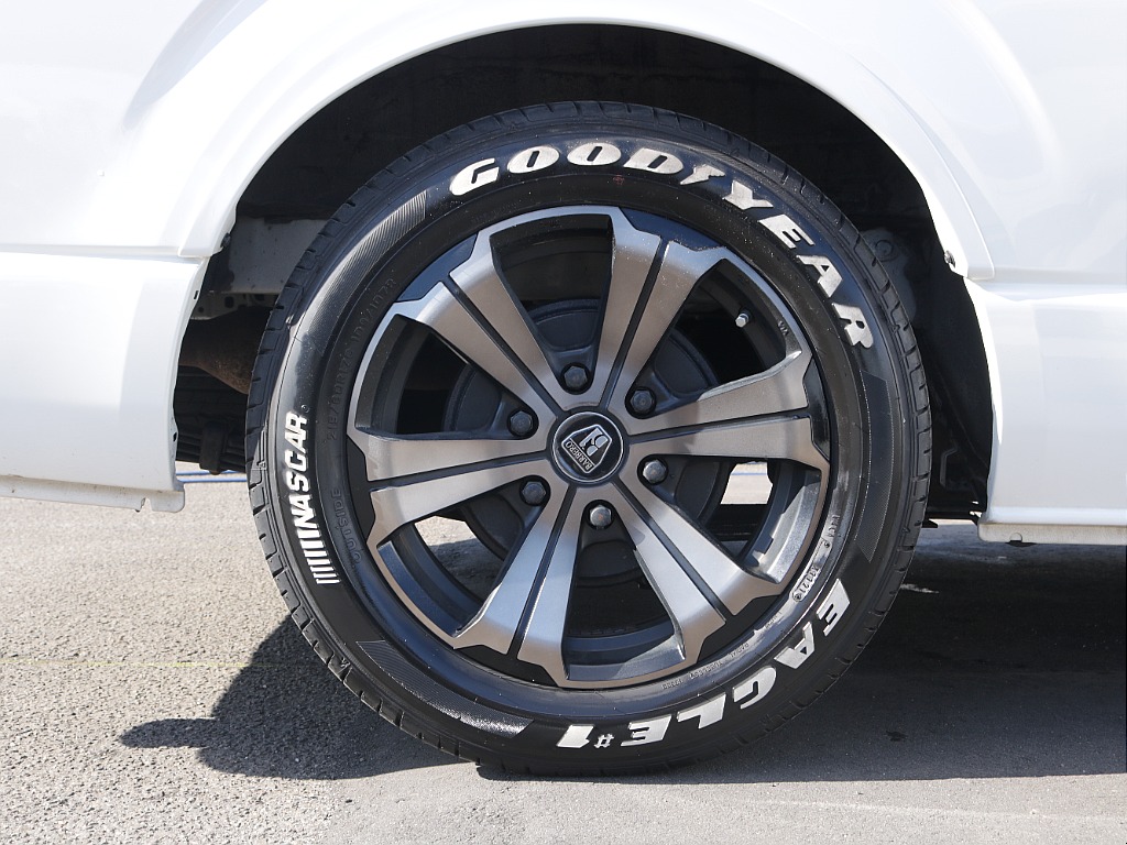 バルベロアーバングランデ17インチAW＆グッドイヤーナスカータイヤ装備済み！！