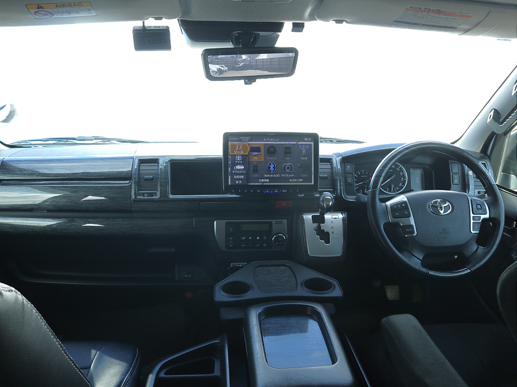 オリジナルシートカバー装着済み！！内装は黒で統一されかっこいい仕様になっております♪