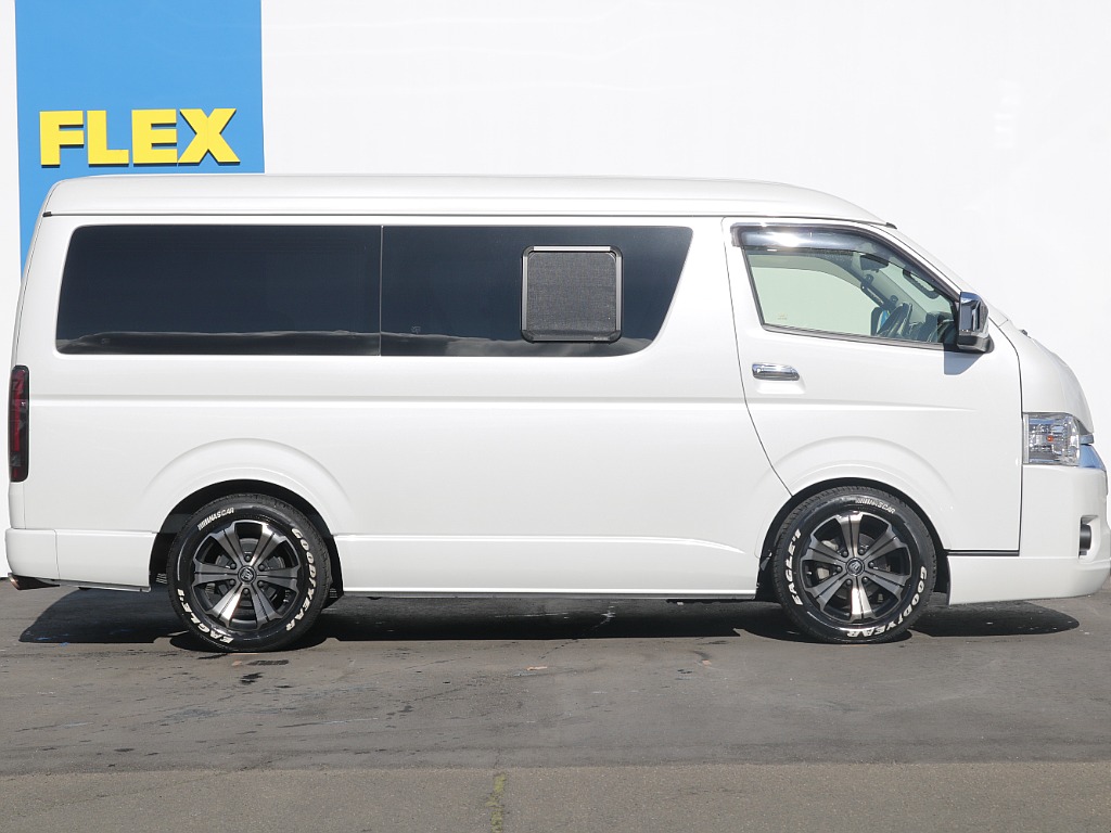 片側パワースライドドアが付いておりますので乗り降りや荷物の出し入れも楽々できちゃいます♪