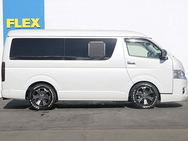 片側パワースライドドアが付いておりますので乗り降りや荷物の出し入れも楽々できちゃいます♪