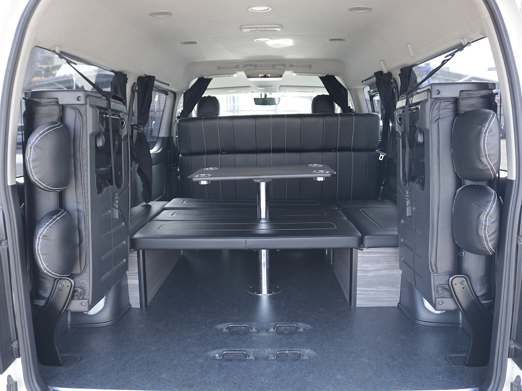 ４列目は跳ね上げることも可能になっておりますので大きい荷物でも載せられちゃいます！！