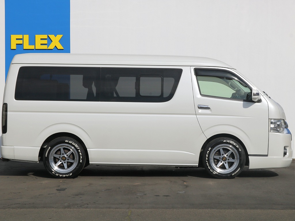 片側パワースライドドアが付いておりますので乗り降りや荷物の出し入れも楽々できちゃいます♪