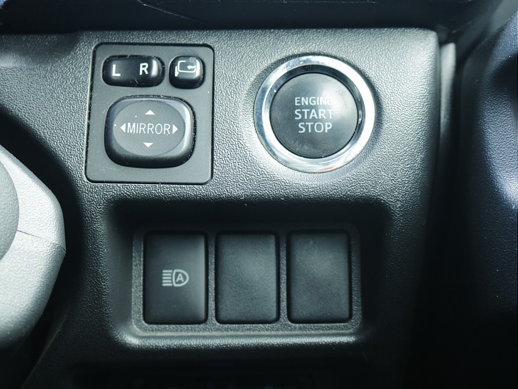 プッシュスタート・ETC・デジタルインナーミラー・連動ドライブレコーダーなど嬉しい装備も充実しております！！