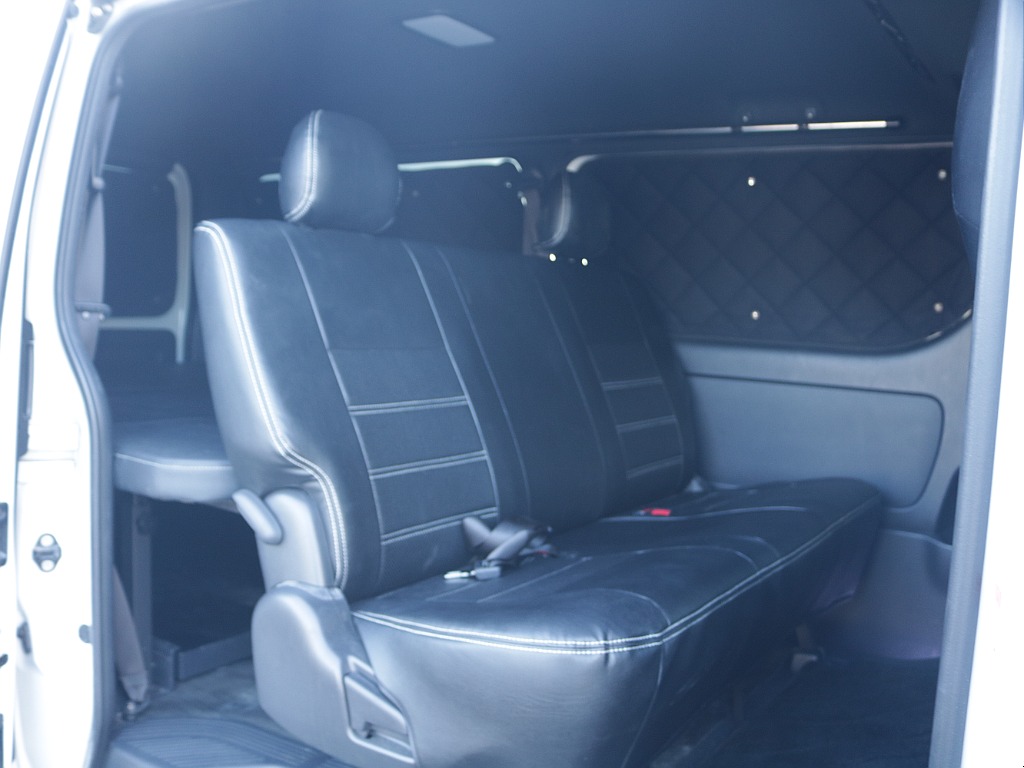 2列目以降もオリジナルシートカバー装着済みです♪汚れや劣化の緩和にもなりお手入れもしやすくなります♪