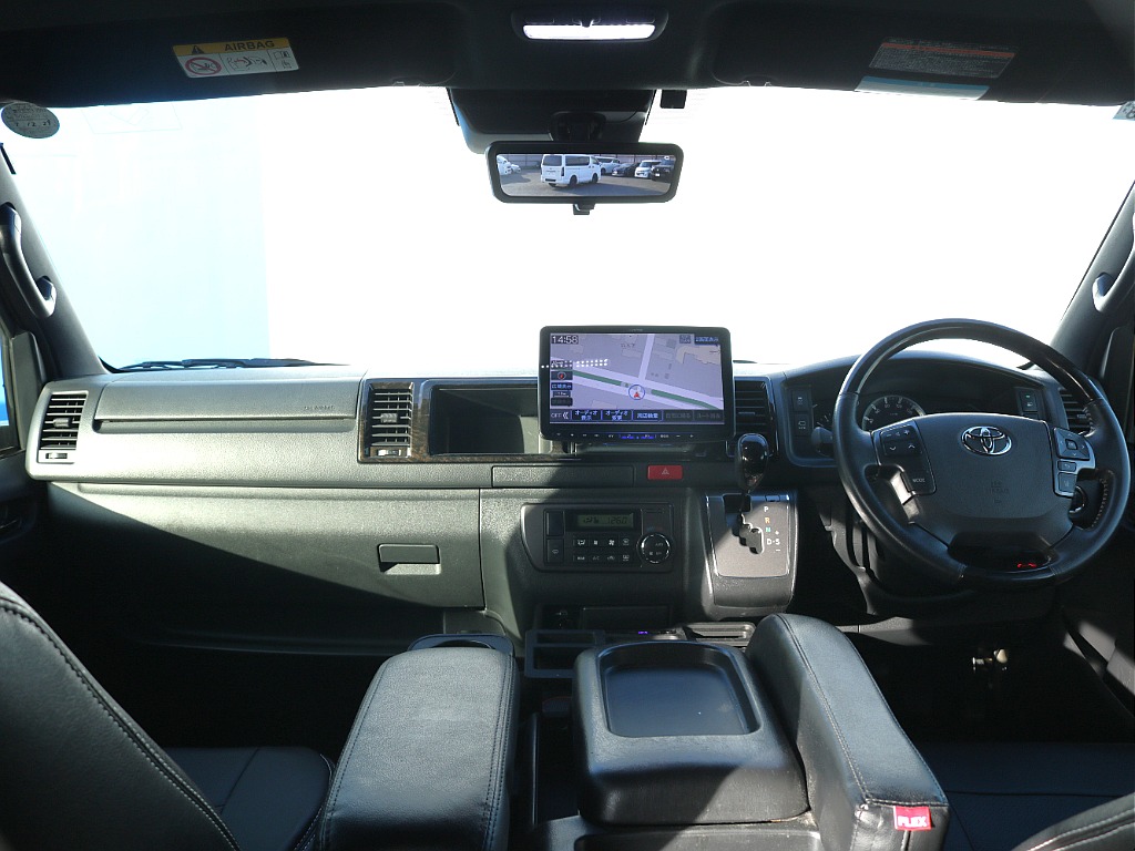 運転席周りもダークプライムⅡ専用の内装になっております！！高級感がありかっこよさもアップしますね♪