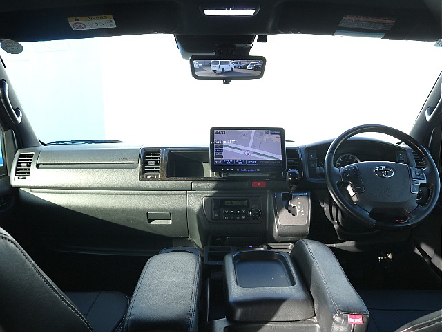 運転席周りもダークプライムⅡ専用の内装になっております！！高級感がありかっこよさもアップしますね♪