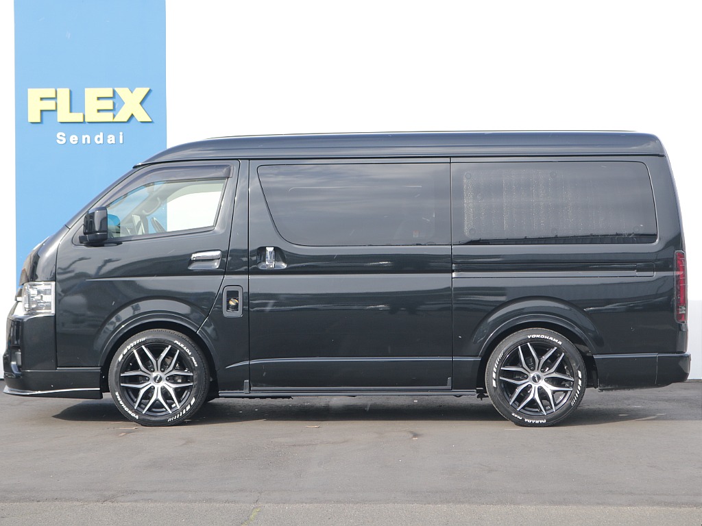 大変便利な両側パワースライドドア付きで荷物の出し入れも乗り降りも楽々できちゃいます♪ -