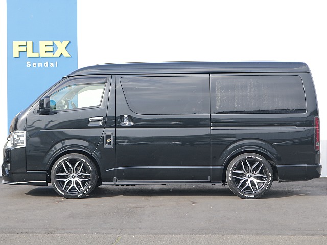 大変便利な両側パワースライドドア付きで荷物の出し入れも乗り降りも楽々できちゃいます♪ -