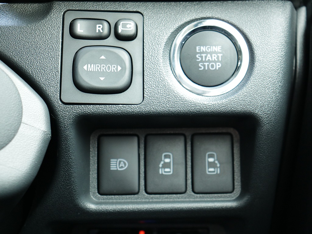 プッシュスタート・ETC・デジタルインナーミラー・連動ドライブレコーダーなど嬉しい装備も充実しております！！