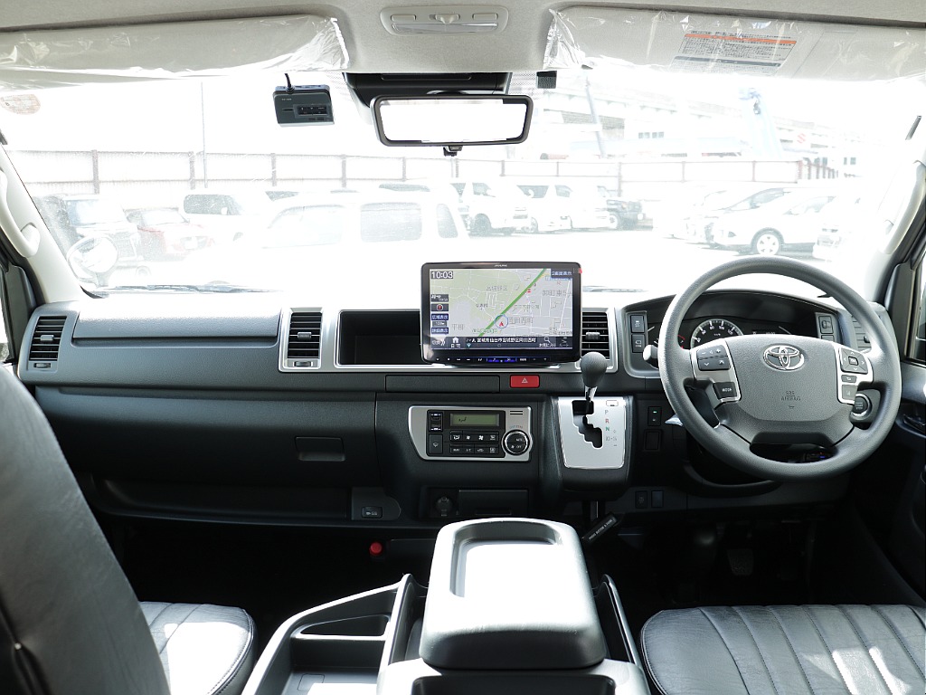 運転席周りも綺麗な状態で運転の際の快適性や安心性もばっちりな車両になっております！！