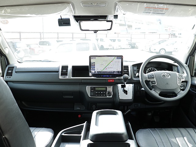 運転席周りも綺麗な状態で運転の際の快適性や安心性もばっちりな車両になっております！！