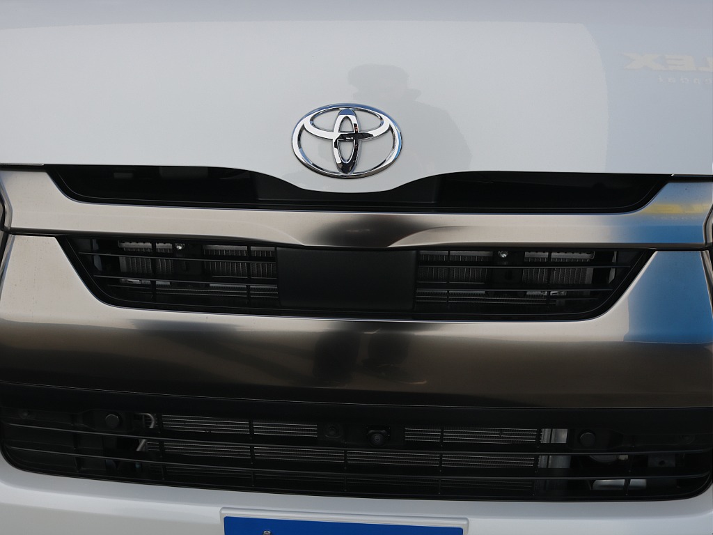 フロントグリル・ガーニッシュ・ショックアブソーバーなどダークプライムS特別装備品が盛りだくさんです！！