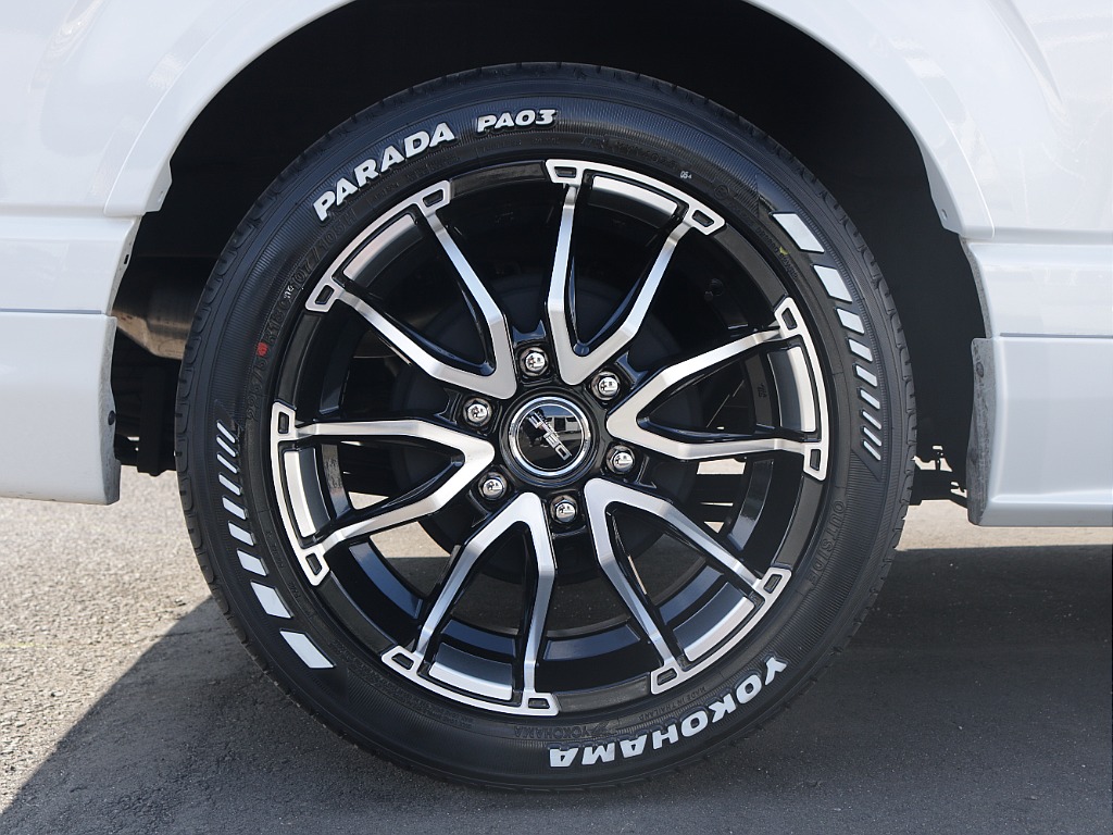 デルフ06　18インチAW＆パラダ18インチホワイトレタータイヤ装着！！新作AWがパールホワイトと相性ばっちり♪