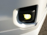 LEDの切り替えフォグランプやナンバー灯・ポジション球など細かいところのカスタムもされております♪