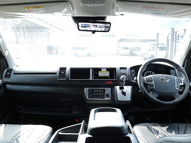 運転席・助手席はワゴンならではの広々空間！！快適性もばっちりですので長距離ドライブでも安心♪