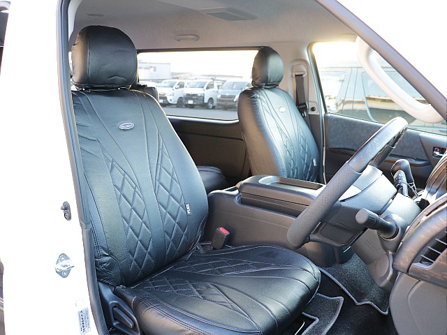 シートカバー装備済みで御座いますので、シートの汚れ・劣化を緩和させてくれますよ♪