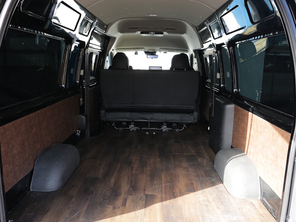 バイクなど運ぶのに大変なものなどでも楽々入るほどのラゲッチスペースになっております！！