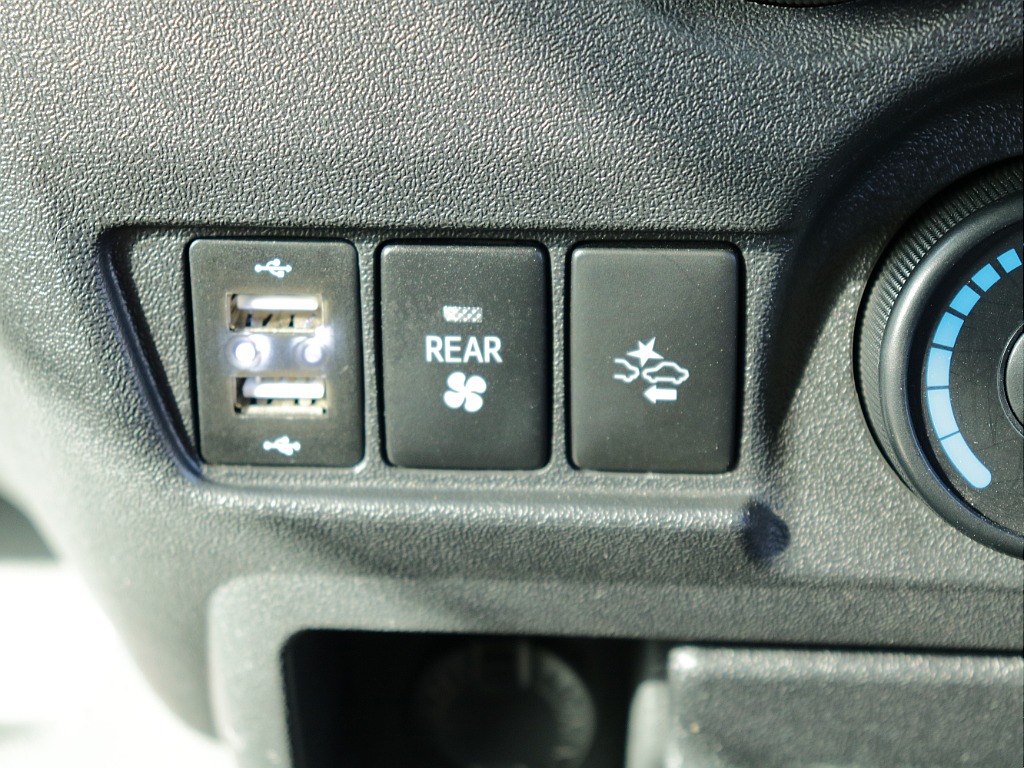 USB充電器も増設されております♪