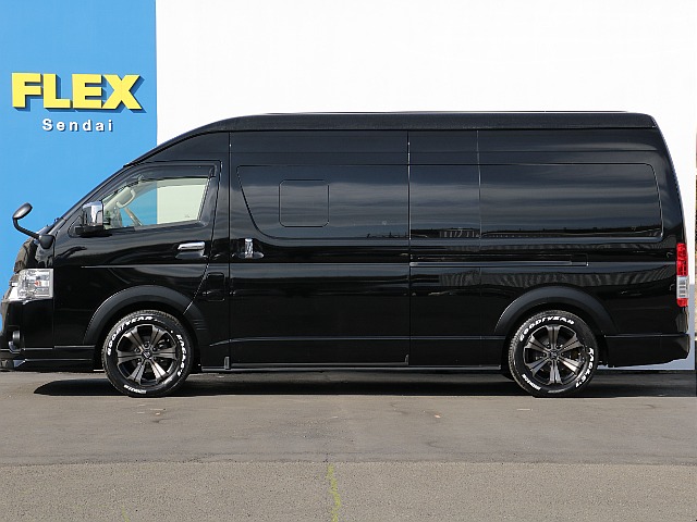 走行中や車中泊の際の換気などに役立つ小窓が両側についております♪