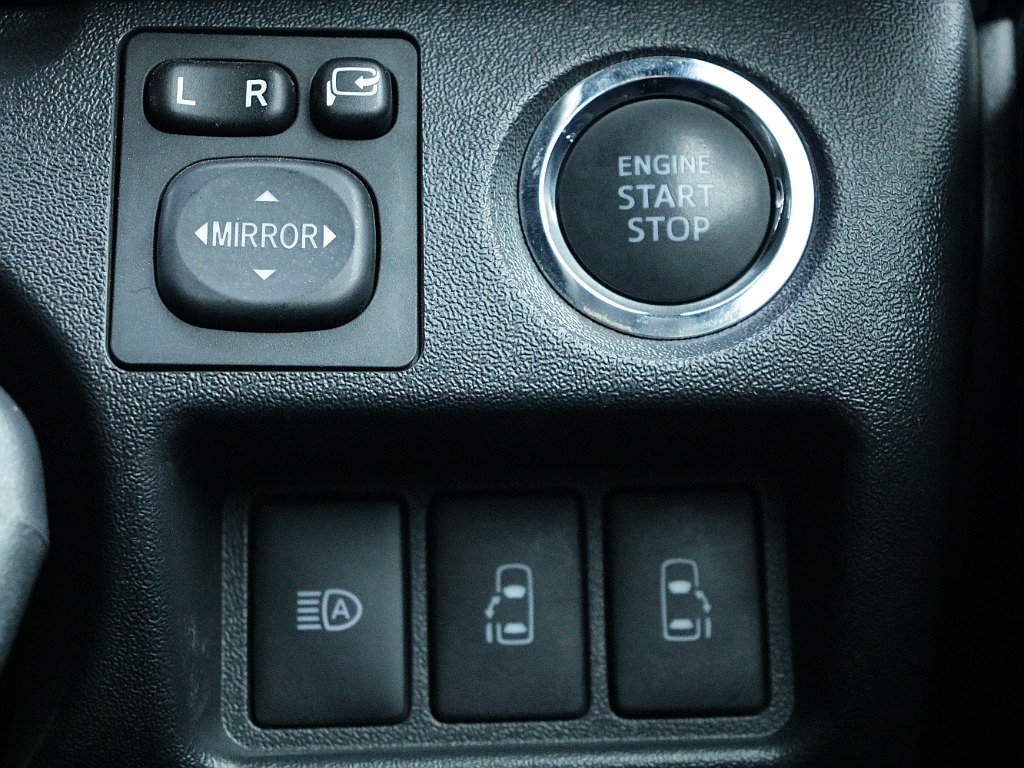 プッシュスタートなど運転する際役立つ装備が充実しております！！