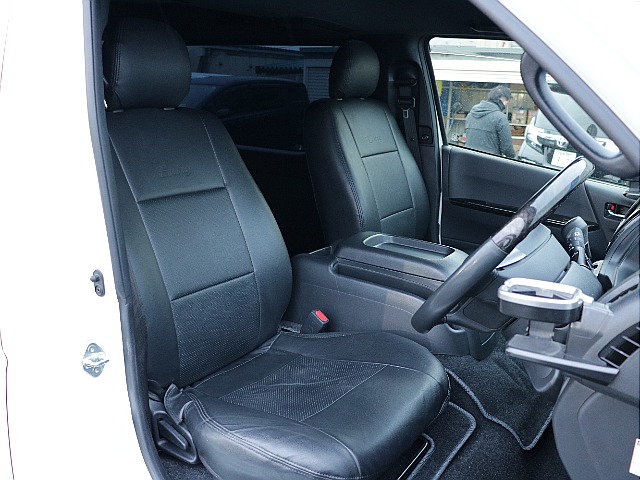 シートカバー装備済みで御座いますので、かっこいいだけではなく、シートの汚れ・劣化を緩和させてくれますよ♪