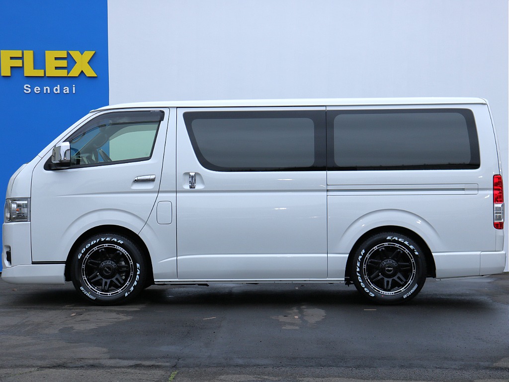 大変便利な両側パワースライドドア装着済み！！乗り降りや荷物の出し入れも楽々できちゃいます♪