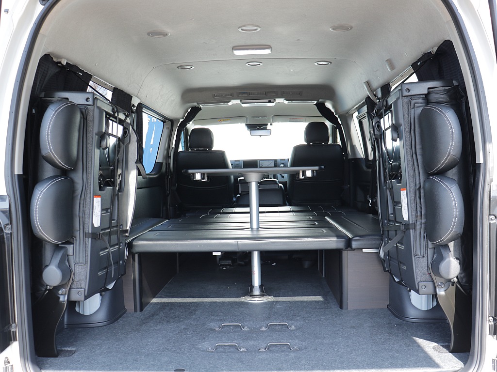 ４列目は跳ね上げることも可能になっておりますので大きい荷物でも載せられちゃいます！！