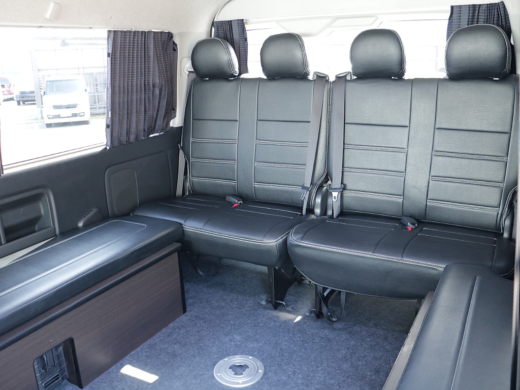 後ろは取り外すこともできるので荷物を置いたり足をおろして乗車することもできます♪