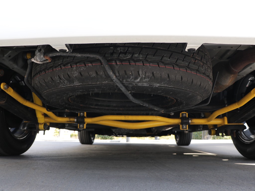 前後スタビライザー・コンプリートショックアブソーバーも装着されており乗り心地も改善されております♪