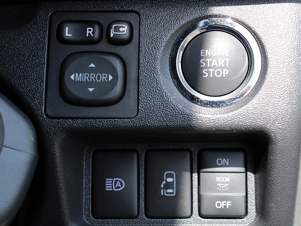 プッシュスタートなど運転する際役立つ装備が充実しております！！