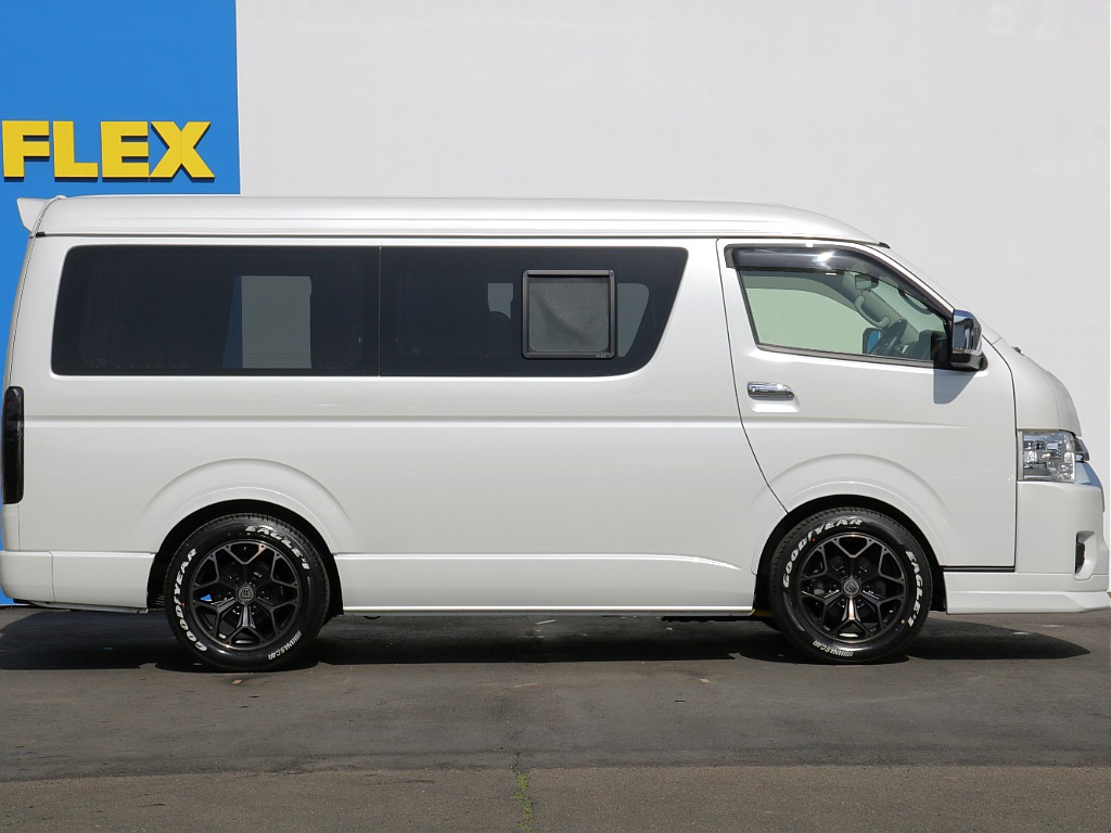 片側パワースライドドアが付いておりますので乗り降りや荷物の出し入れも楽々できちゃいます♪