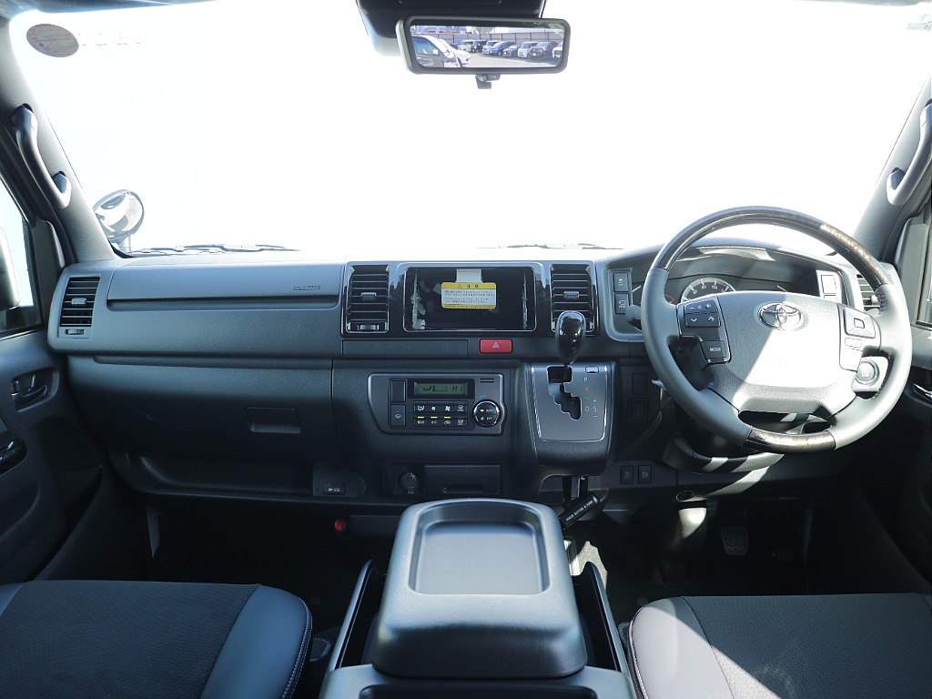 内装もダークプライム専用架装でより一層かっこよく仕上がっております！！