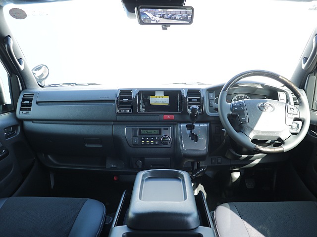 内装もダークプライム専用架装でより一層かっこよく仕上がっております！！